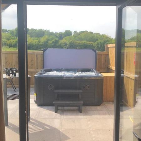 Superior Glamping Pod With Hot Tub Hotell Frodsham Eksteriør bilde